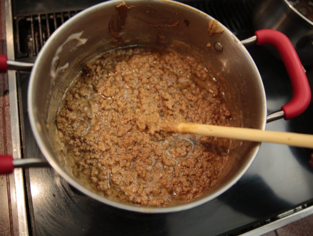 Royoroyo cooking on medium heat. Note the separation of oil.